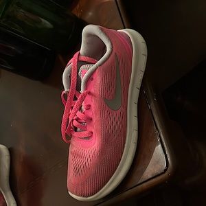 pink nike shoes size 2Y US